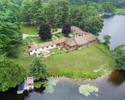 25 Library Ln S, Sturbridge