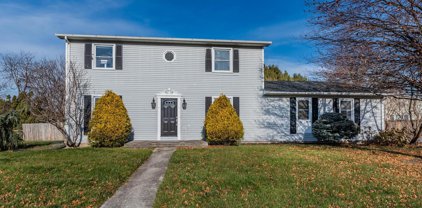 701 Apple Dr, Mechanicsburg