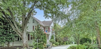 102 Roger, Westfield Town