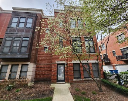841 W Village Court, Chicago