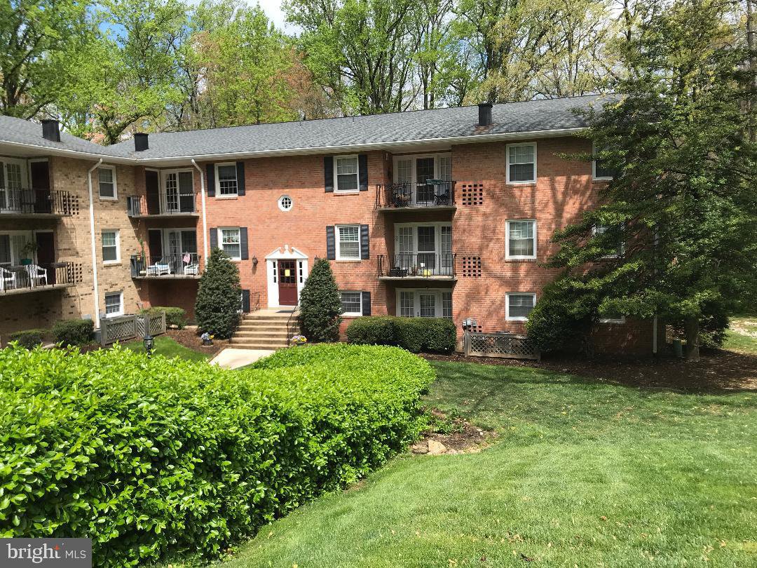3790 Lyndhurst Drive Unit 202, Fairfax, 22031