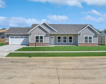 212 Red Bud Drive, Mahomet