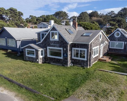 3442 NW Jetty Avenue, Lincoln City