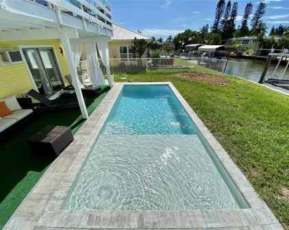 215 Flamingo St, Fort Myers Beach