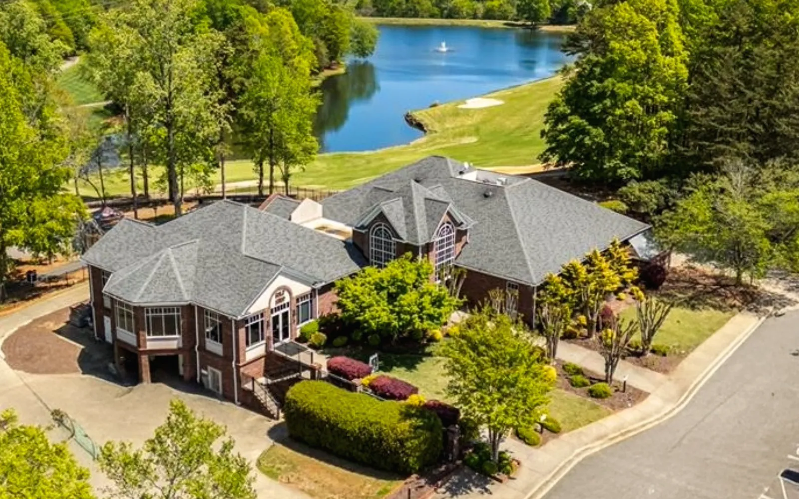 Highland Creek Golf Club clubhouse in Charlotte NC