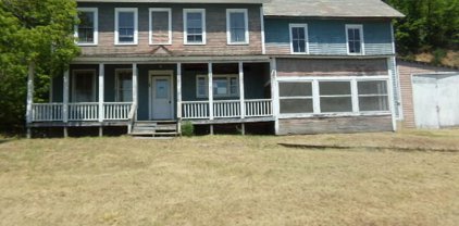 157 Hutton Square Road, Putnam Station