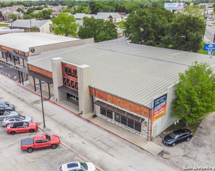 1222 W Main St, Tomball