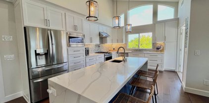 10133 Cliffwood Dr, La Mesa