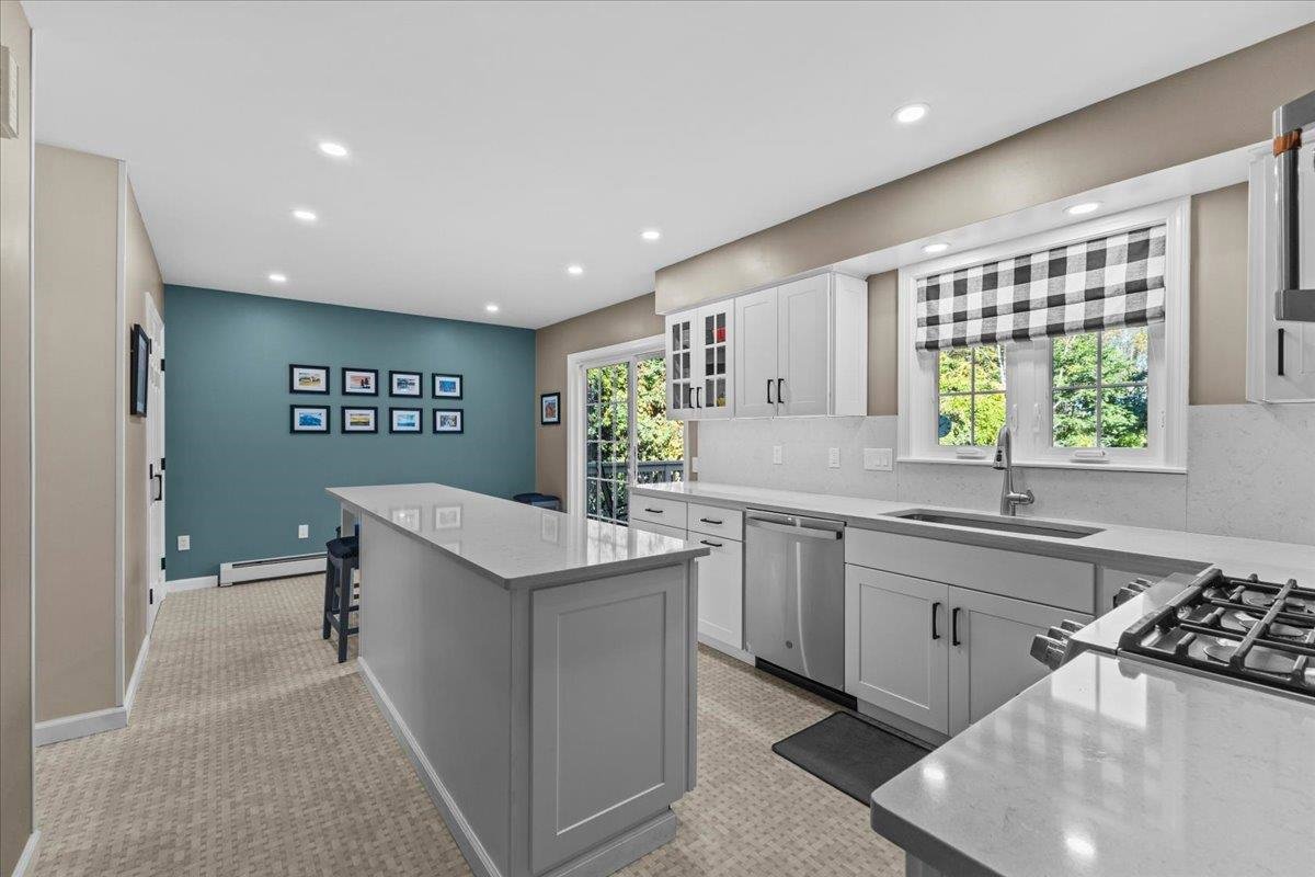 77 Maplewood Dr, Shelburne, 05482