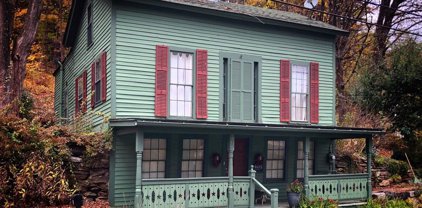 405 Main Street, Hampden