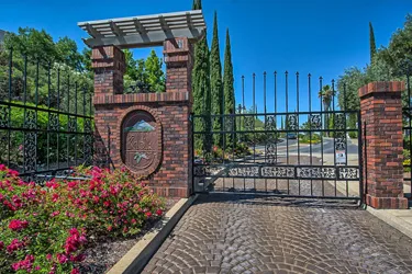 Beautiful entrance gates and homes for sale at The Knolls gated community