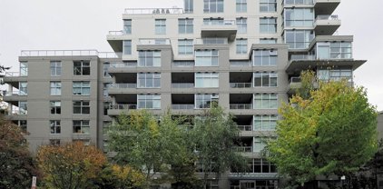 9262 University Crescent Unit 707, Burnaby