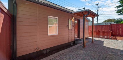 1109 1/2 E Marine View Drive, Everett