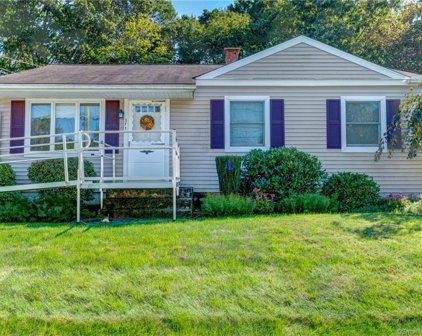 371 Pondview Drive, Southington