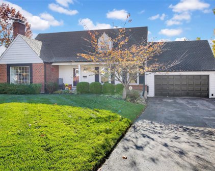 906 Woodleigh  Court, St Louis