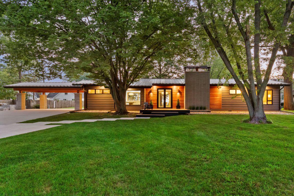 3190 S Lakeshore Drive, St. Joseph MI 49085 Southwestern Michigan S