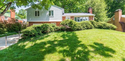 5721 Rossmore Dr, Bethesda
