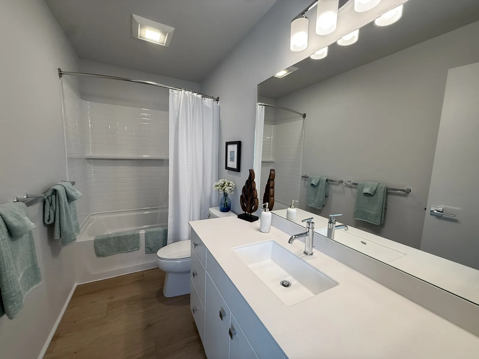 'Ahakea bathroom