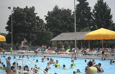 brookfield community pool