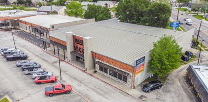 1222 W Main St, Tomball