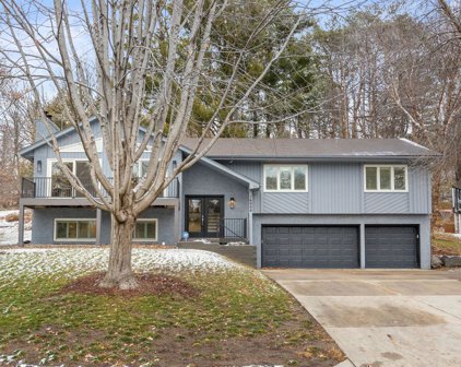 16000 Woodland Curve, Minnetonka