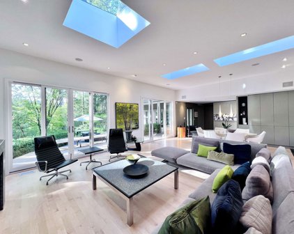 982 Belvedere Drive, North Vancouver