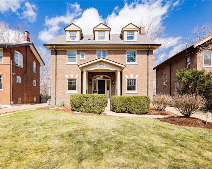 7171 Washington  Avenue, University City