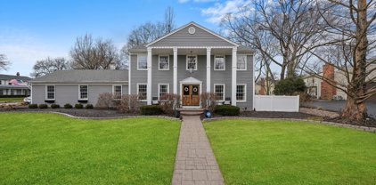 813 S Charles Avenue, Naperville