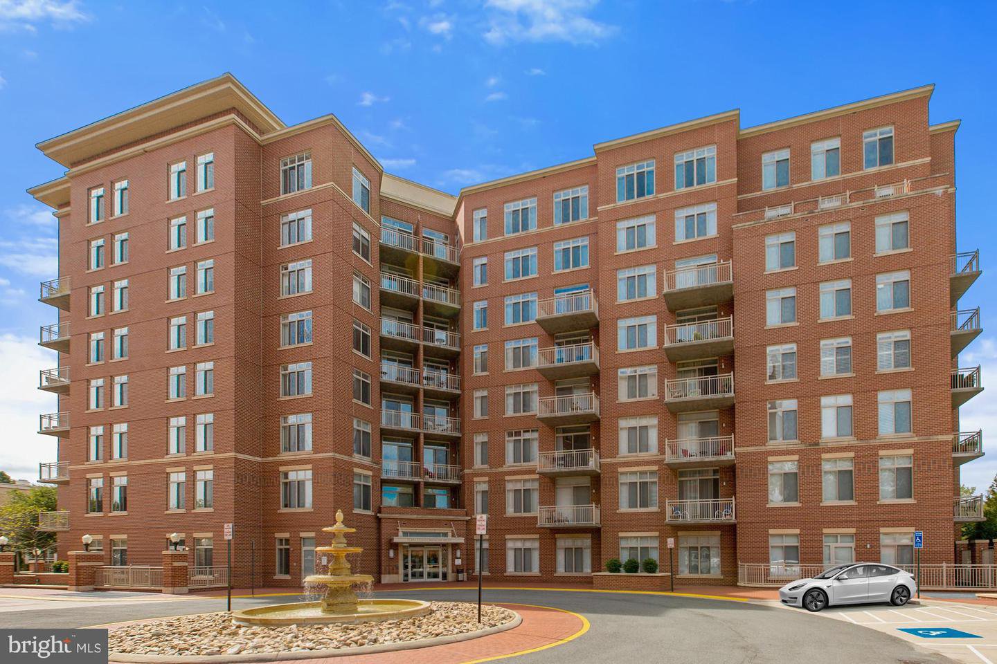 4490 Market Commons Drive Unit 701, Fairfax, 22033