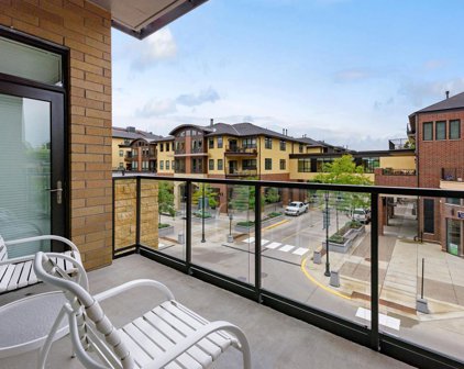 875 Lake Street N Unit #211, Wayzata