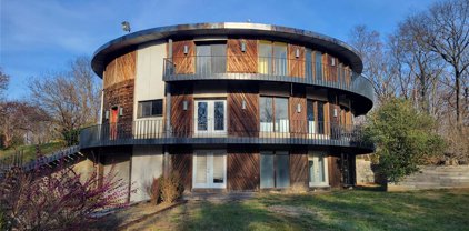 404 Rose Hill West  Court, St Peters