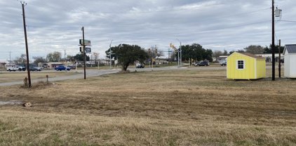 1520 Sutherland Springs Rd, Floresville