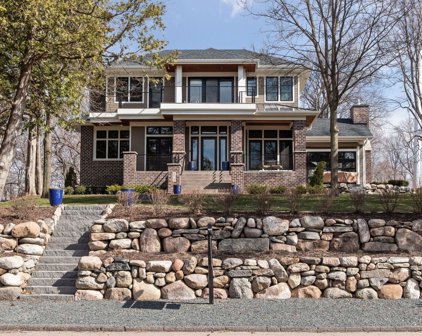 373 Park Street E, Wayzata