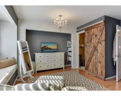 434 Pondridge Circle, Wayzata