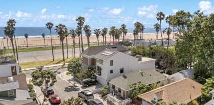 129 Hart Avenue, Santa Monica