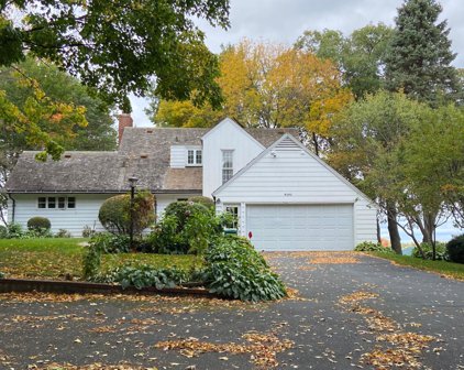 4540 Linwood Lane, Deephaven