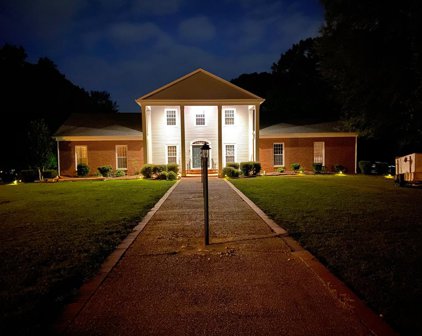710 Hickory Ln, Russellville