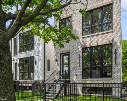 2938 N Leavitt Street, Chicago